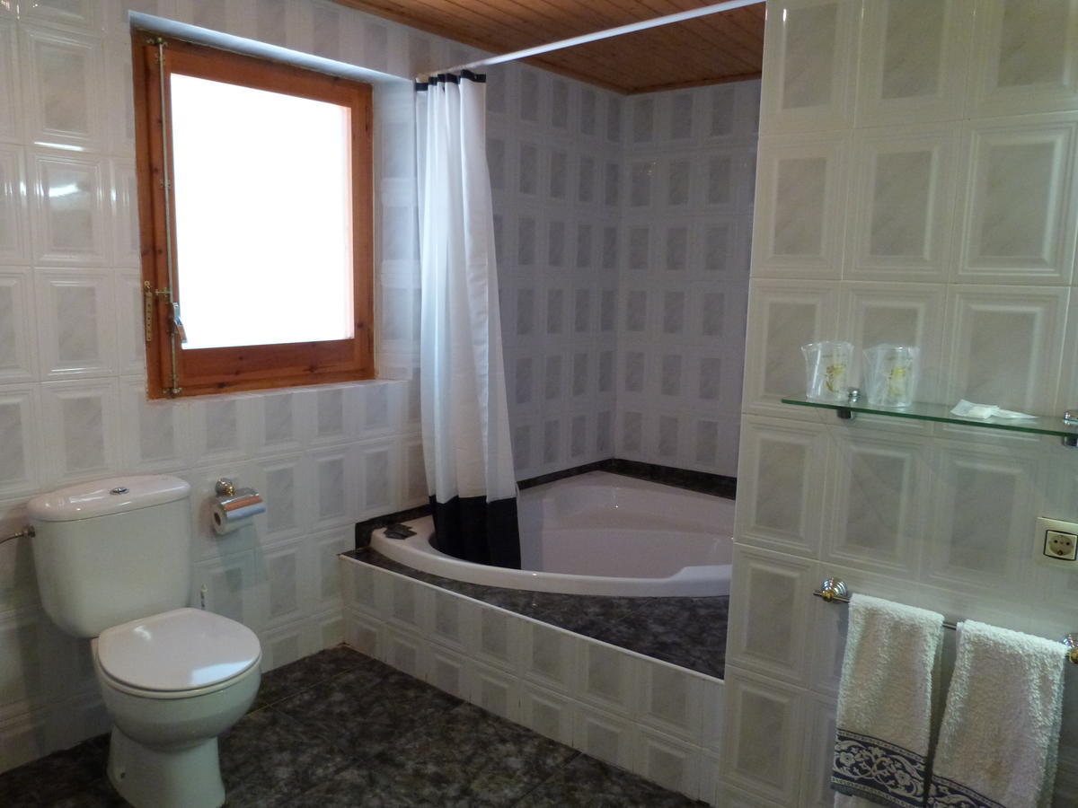 Ca L'Amadeu Otel Vilanova de Escornalbou Oda fotoğraf